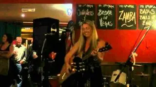 Jenna Witts and The Band in The Red Barn (1)