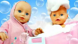 Baby Annabell doll & bath time. Pretend to play & toy bathtub for Baby Born dolls. Baby doll videos.