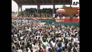 GHANA: THOUSANDS TURN OUT TO WELCOME US PRESIDENT CLINTON