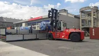 Flat rack container transport: unstuffing and unlashing operations in Venice