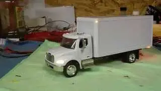 1/43 Scale Lighted Box Truck