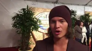 Jay Starrett chats on red carpet at 'Survivor: Millennials vs. Gen X' season 33 finale