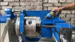 Pipe threading machine