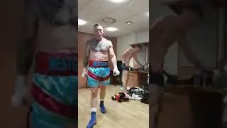 Kid Nitro Dec Spelman warming up before his English title win