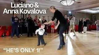 Самый юный танцор бальных танцев в мире 🤯 Годовалый Лучано танцует сальсу с Анной Коваловой!
