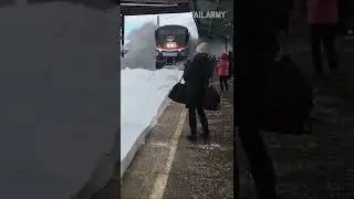 tfw The Polar Express is behind schedule. 🚂🎅🏻#FailArmy..#trains #commuting #fail #funny #funnyfail