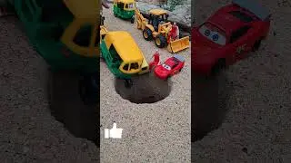 jcp pushing autorickshaw red car vxv car in to pit #jcb #jcpbackhoe #jcbjcb #jcp #jcbgadi #tractor
