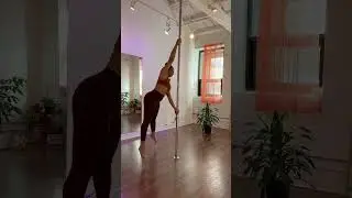 ПРОСТАЯ тренировка &laquo;Straddle Spin&raquo; для начинающих! #poledance #flexibility #polefitness