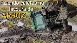 Observações do Agro,Trator trabalhando na lavoura | fazendo valetas na lavoura de arroz 🇧🇷
