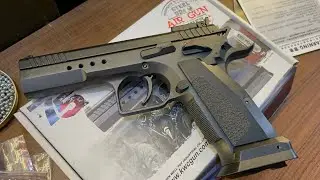 KWC Airgun 75 Full Metal unboxing and testing C02 Powered