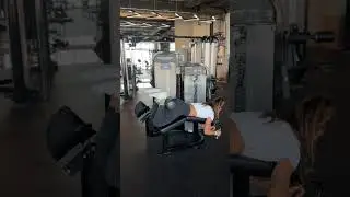Lying leg curl machine