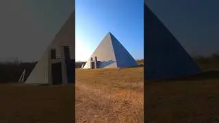 🏜️ Conhe&ccedil;a a Pir&acirc;mide de Akhenaton constru&iacute;da no interior do Cear&aacute;. #nordeste #Umirim #sert&atilde;o