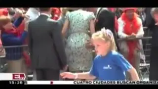 ALCALDE TOCA TRASERO DE REINA DE HOLANDA