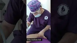 ✨ Say goodbye to stretch marks with the most advanced Fractional CO2 Laser at The Aesthetic Hub.