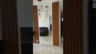 Eleg&acirc;ncia de um painel ripado, com espelho e led, projeto e execu&ccedil;&atilde;o marcenaria estilar.
