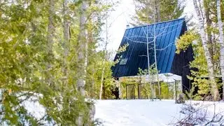 Tiny Mirrored Cabin Reflects the Ontario Landscape