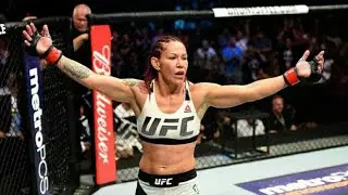 Cris Cyborg nocauteia Tonya Evinger UFC 214 destaques 2017 Cris Cyborg KNOCKS OUT Tonya Evinger