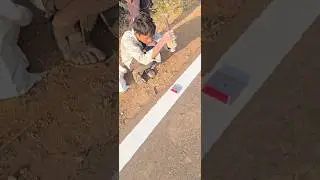 Road reflector kiss prakar lagate degna is video #reflector #rod #trending #viral #shorts