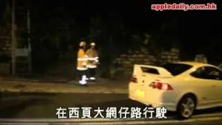 蘋果日報 - 20101014 - 車禍情侶相擁安慰