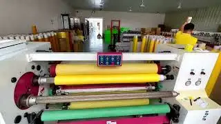 M&aacute;quina de rebobinamento de fita crepe em opera&ccedil;&atilde;o real