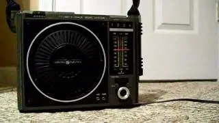 Vintage General Electric Portable Am/Fm Receiver 8 Track Player (with audio commentary)