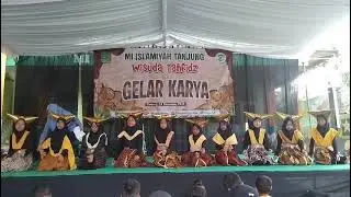 Penampilan Tari Dinding Badidin 5B Putri