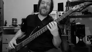 PEOPLE LET&acute;S STOP THE WAR - GRAND FUNK RAILROAD (BASS COVER)