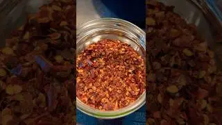 Homemade Red Chili Flakes. #youtubeshorts #shorts #chiliflakes #homemade #drychilli