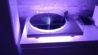 Pro Ject Debut Carbon Espirit DC RGB LED LIGHT