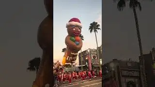 Universal&rsquo;s Holiday Parade featuring Macy&rsquo;s Balloons in Universal Studios - Gingy Balloon