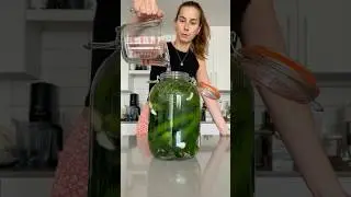 Соленые огурцы с чесноком и укропом