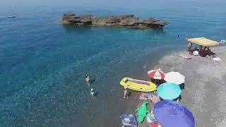 &Pi;&epsilon;&tau;ά&lambda;&eta; &Pi;&alpha;&rho;&alpha;&lambda;ί&alpha;, &Epsilon;ύ&beta;&omicron;&iota;&alpha;.  Petali beach evoia