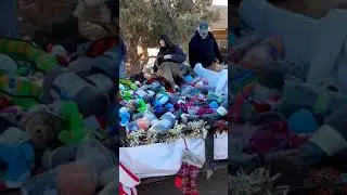 Watch this rescue #pitbull pick out his own toy from #santa 🛷