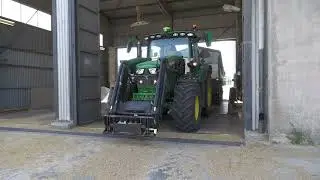 4K/John Deere traktor levererar Raps  8 Augusti 2025