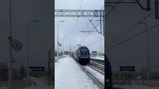 Dragon Lotos z Beczkami Przelatuje przez Kokot&oacute;w #shorts