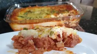 GRATINADO DE LINGUIÇA DE CHURRASCO COM PURÊ.