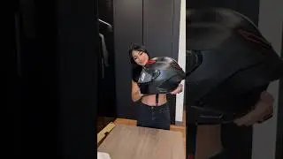 Распаковка нового шлема Agv Pista Gp RR #анютамини #motogirl  new helmet
