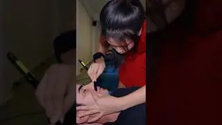 ASMR: Суперрасслабляющий тайский массаж в 4 руки в парикмахерской #shorts