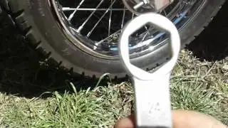 Como sacar rueda trasera XR 150L
