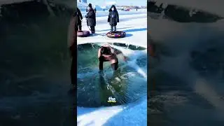 Teach you how to escape from the ice pit correctly#funny #challenge #youtubeshorts