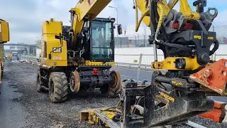 CAT M323F. La meilleur pelle rail route ?