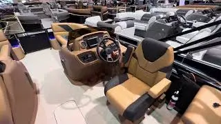 2025 Avalon Venture 85 Elite Windshield