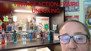 Vintage action figure unboxing let's see what I got in today ..