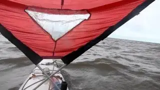 Kayak Asiak Petrel A Vela Orzando en el Pampero