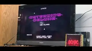Asteroids Deluxe Atari 7800 Hi Score Attempt on intermediate level.