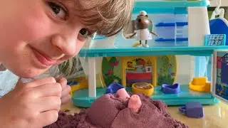 PEPPA PIG & George Cruise to Kinetic Sand Island! 🌊✨