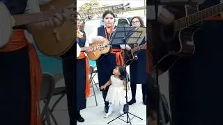 &iexcl;Quer&iacute;a estar con su hermana mayor!