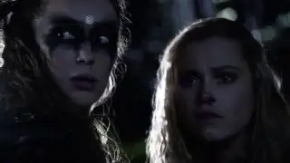 The 100 3x16 Lexa And Clarke Kiss