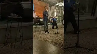 Riky Pratama bernyanyi di pujasera AA#ego wong tuo AMD Laras 