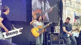 MATTONI KOKTEJL FESTIVAL 2019 - Staroměstské náměstí v Praze / Katarína Knechtová / Za těbou